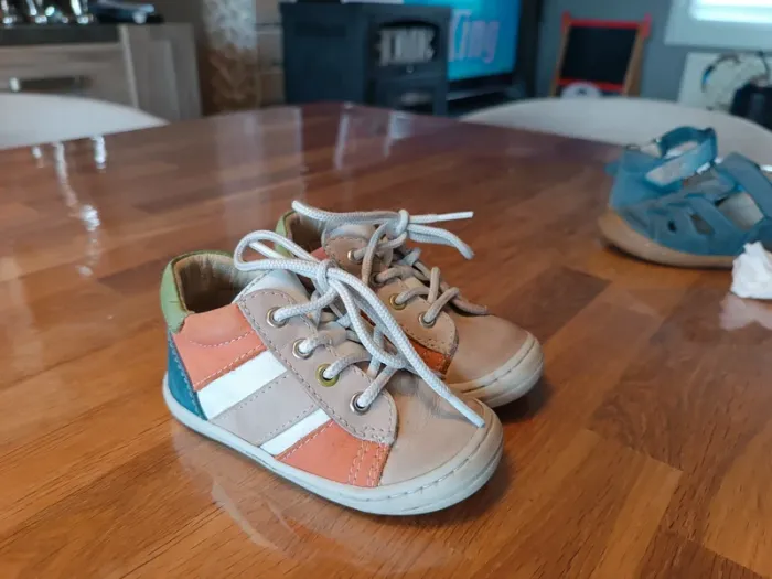 Chaussures à lacets Bellamy taille 22 avec boite - photo numéro 2