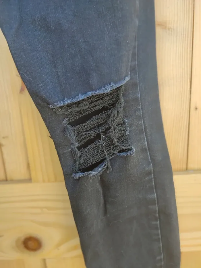 Jean skinny troué - photo numéro 2