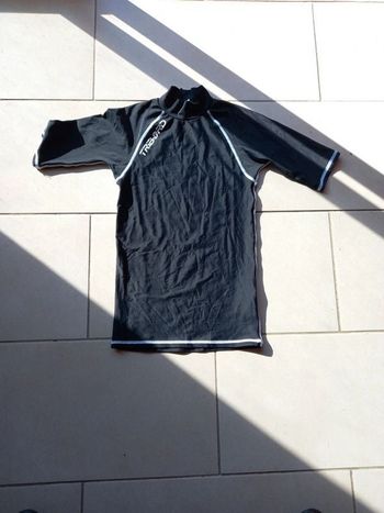 T-shirt plage / eau. Anti-UV taille S