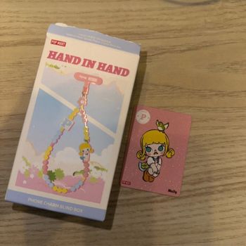Hand in Hand Molly