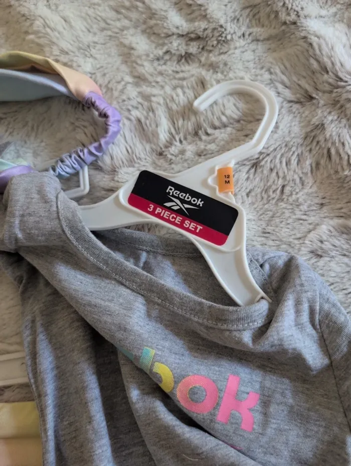 Ensemble legging + t-shirt+ bandeau Reebok neuf 12mois - photo numéro 5