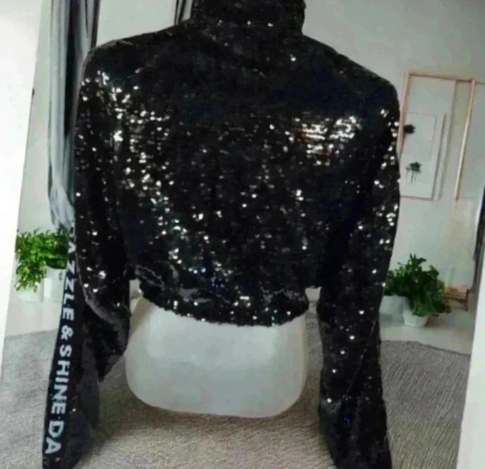 Blouson court bershka noir🌹 XS/34🌹 - photo numéro 3