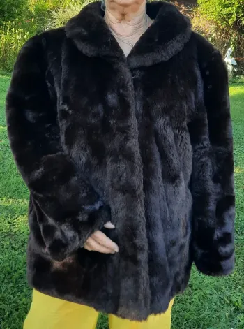 Veste en fausse fourrure noire – Taille 40