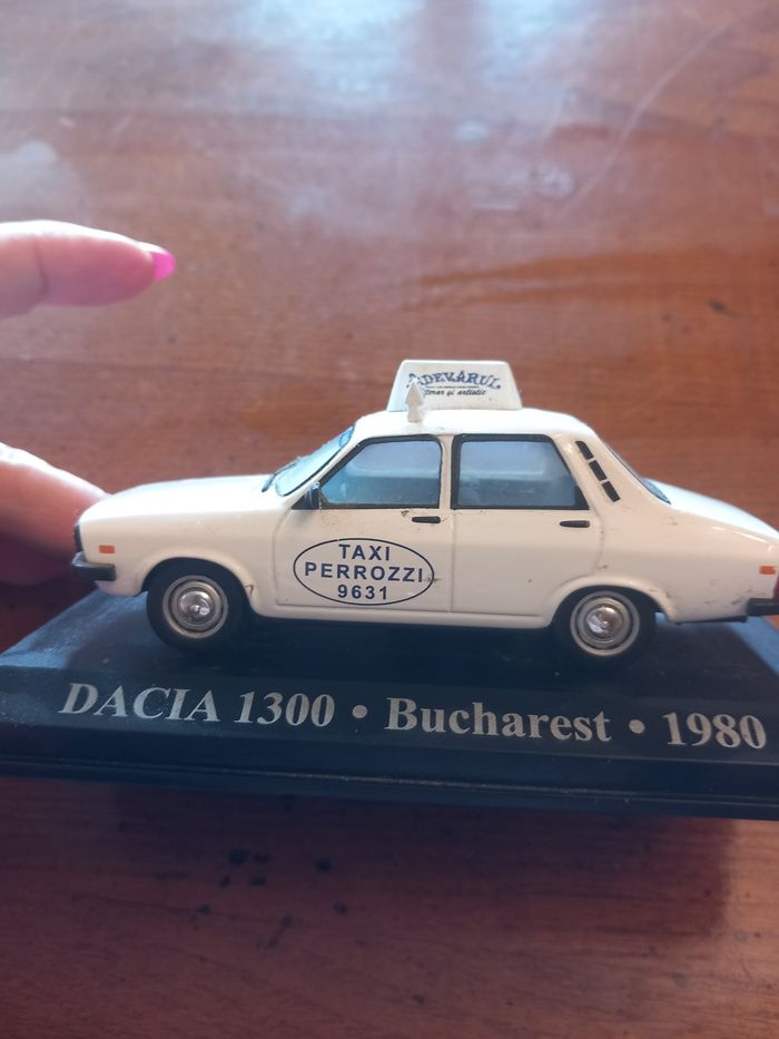 Voiture de collection Dacia 1300 - photo numéro 2