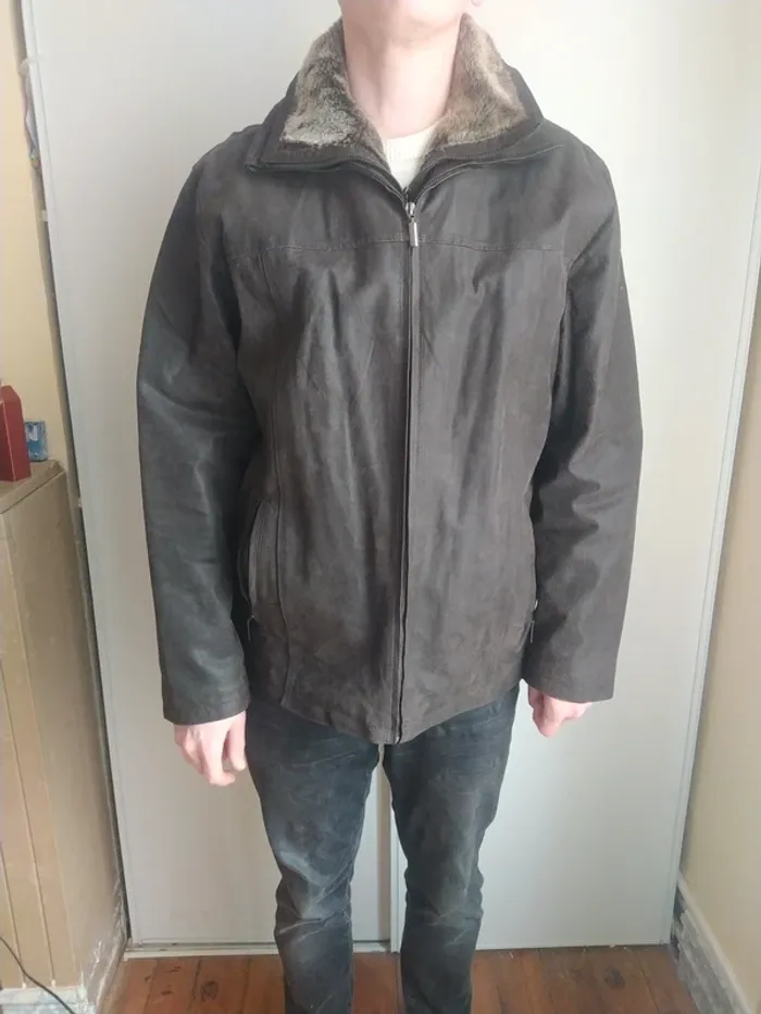 Blouson marron en croûte de cuir