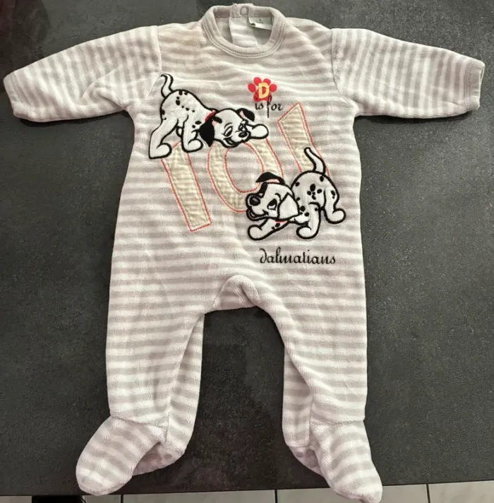 Pyjama Grenouillère 101 dalmatiens Taille 1 mois