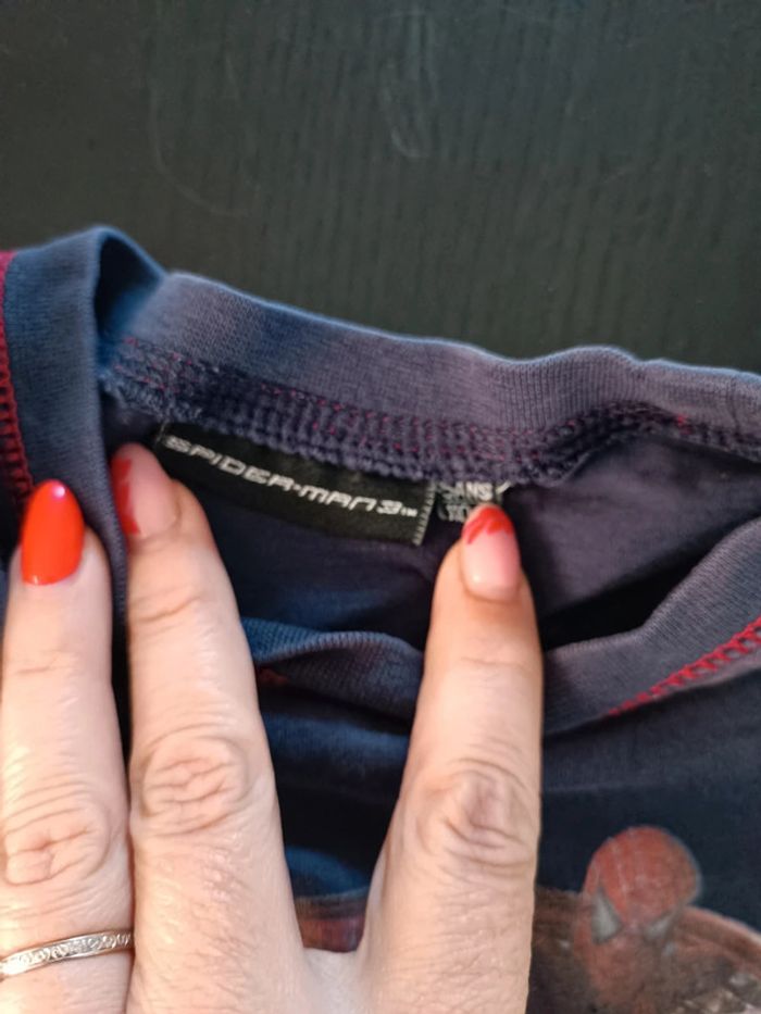 Lot de vêtements tachés 5 ans - photo numéro 3
