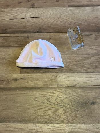 Je vend un bonnet bébé fille 40 cm
