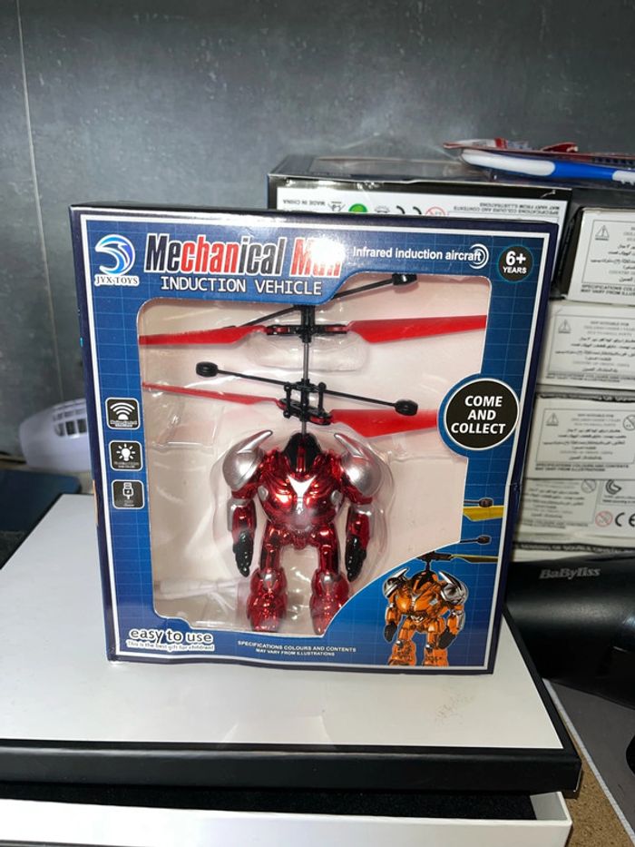 Figurine rouge volant jouet enfant