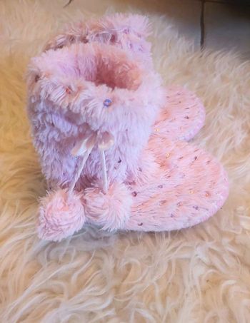 Pantoufles bébé fille douce chaud hiver pompons rose T24 TBE