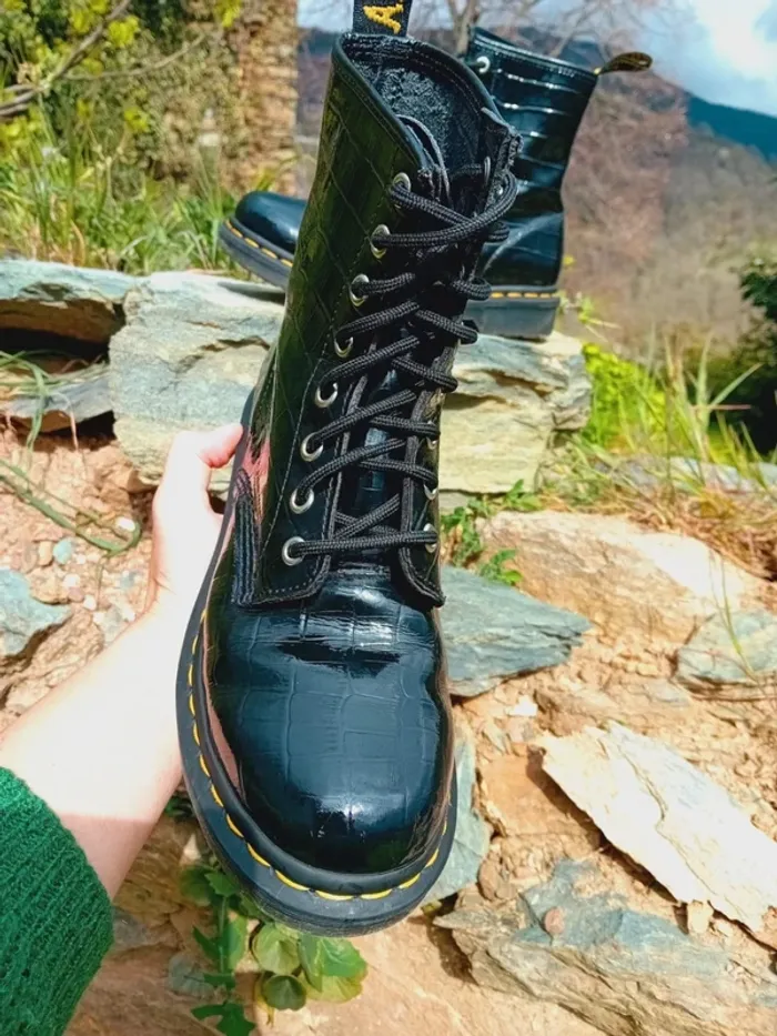 Dr. Martens vernis noir effet croco 🐊 38 - photo numéro 3