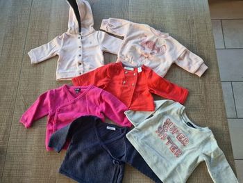 Lot pulls et gilets 3 mois en très bon état