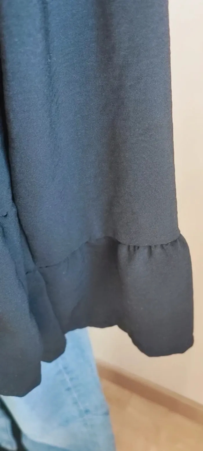 Blouse noire à volants taille 38/40 - photo numéro 4