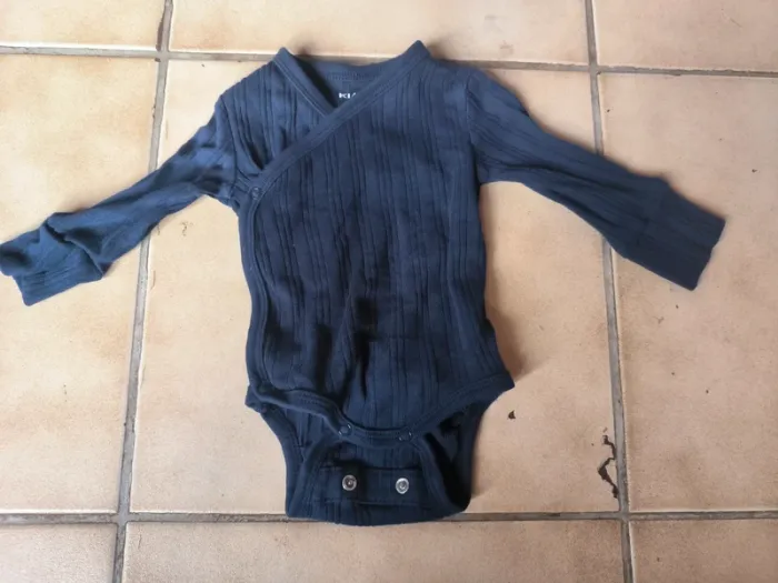 Body bleu foncé 1 mois