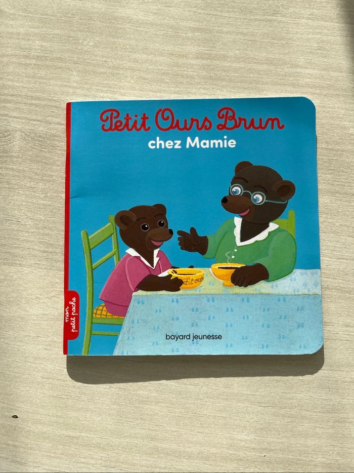 Livre Petit ours brun chez mamie