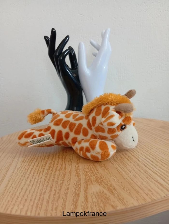 Petite peluche animal girafe nature planet