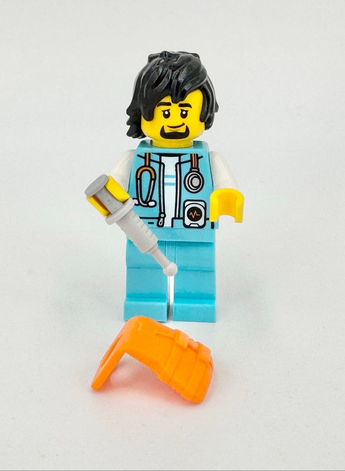 Lego Figurines City : Arctique, Explorateur infirmier équipé de son stéthoscope et seringue - NEUF - photo numéro 2