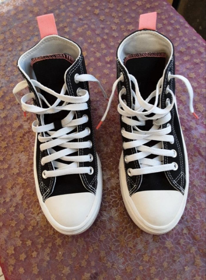 Baskets Converse All Star Chuck Taylor coloris noir taille 36 en très bon état. - photo numéro 2