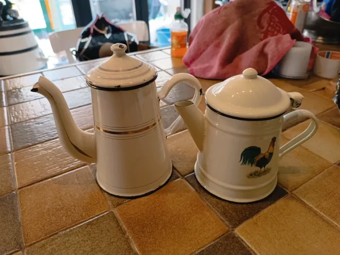 Cafetière en acier émaillée ancien vintage