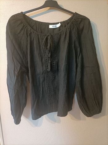 Blouse noir avec dentelle broderie