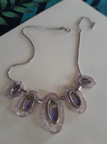 Collier fantaisie mauve