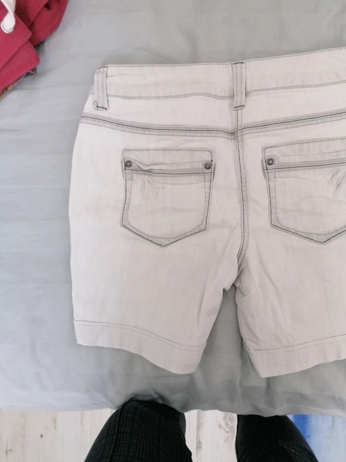 Short en jean camaïeu taille 40.. - photo numéro 7