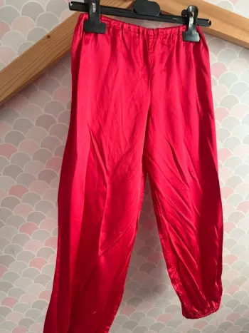 Pantalon effet soie rouge déguisement