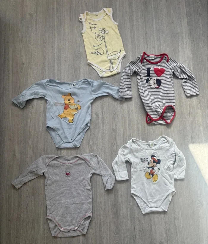 8 pyjamas && body  12 Mois - photo numéro 3