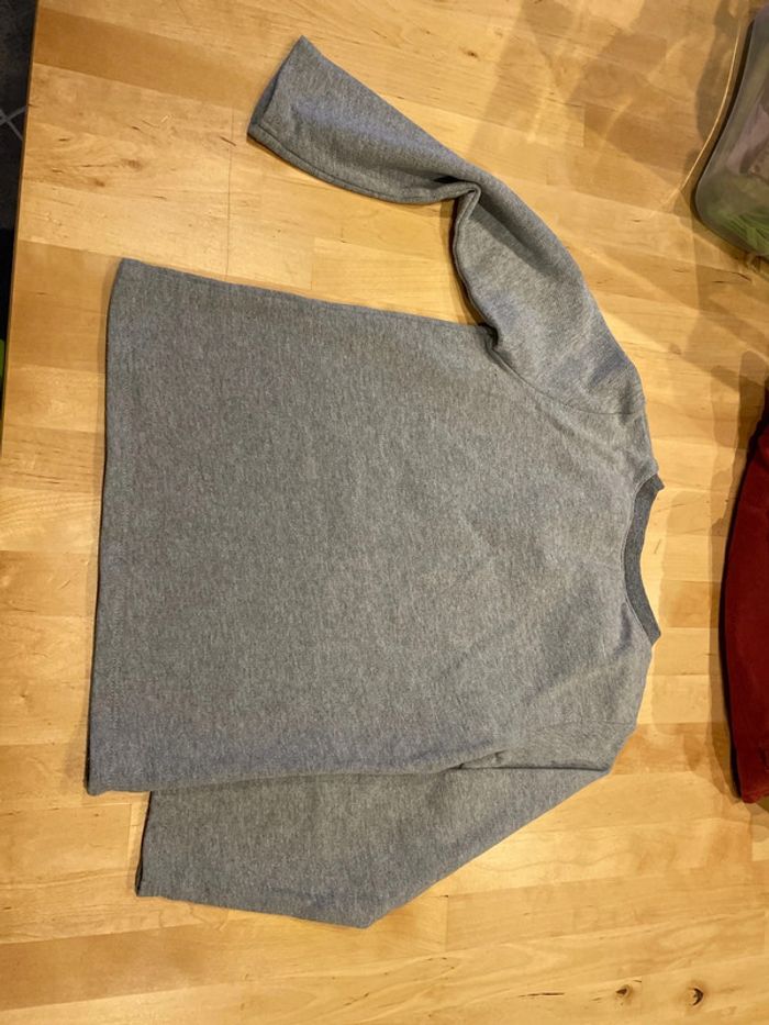 Pull gris léger 8 ans - photo numéro 3