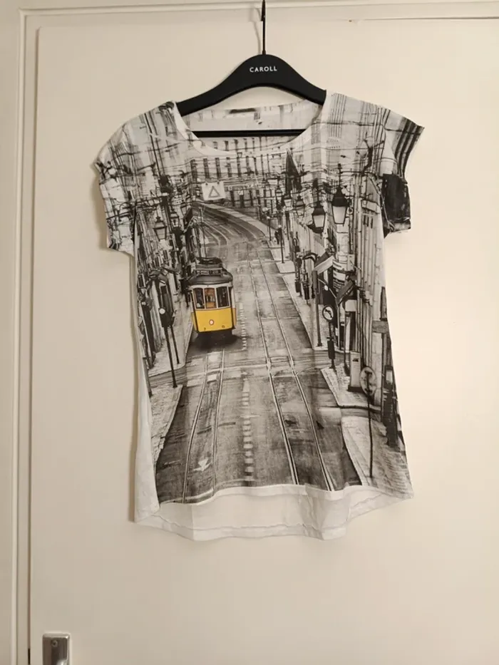 T-shirt blanc avec impression urbaine en noir et blanc tramway - photo numéro 2