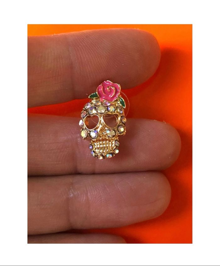 Boucle d’oreille, tête de mort avec strass.  CHIC - photo numéro 4