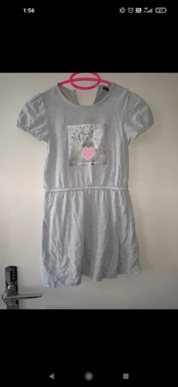 Robe grise avec motif chat