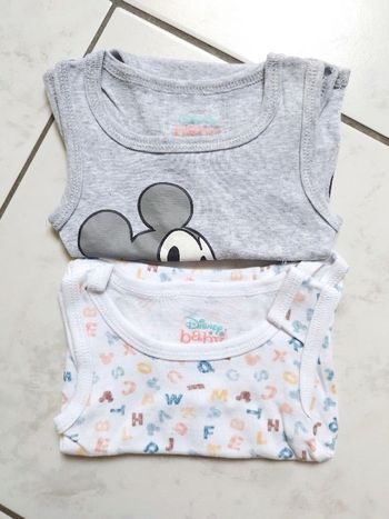 Lot de 2 bodies sans manche 9 mois Mickey Disney Baby