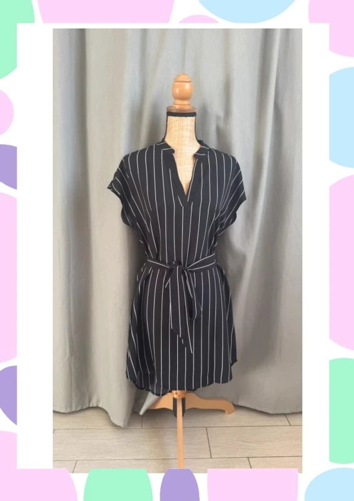 Robe courte SHEIN noire à rayures – Taille M (38)