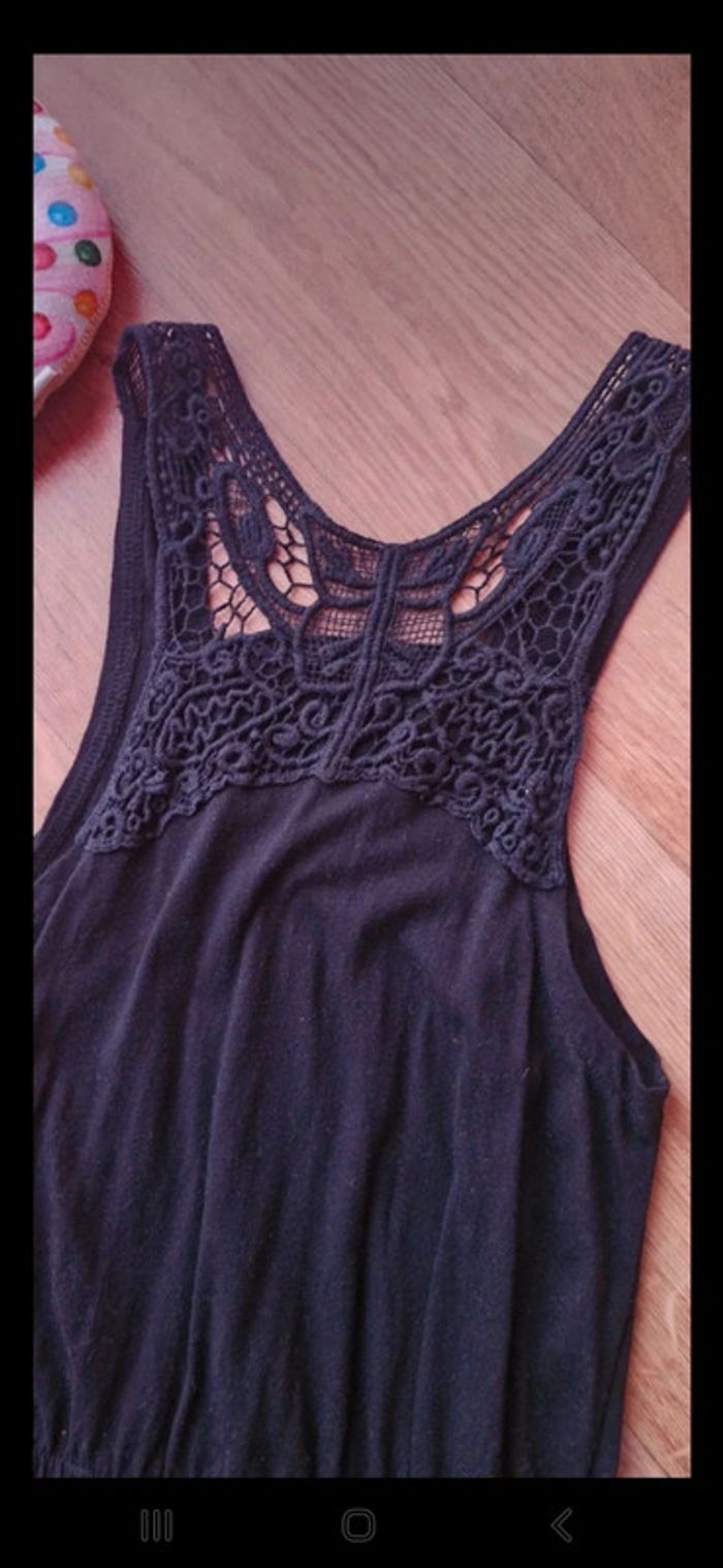 Robe coloris noir avec motif dentelle dans le haut du dos taille 12 ans TBE - photo numéro 4