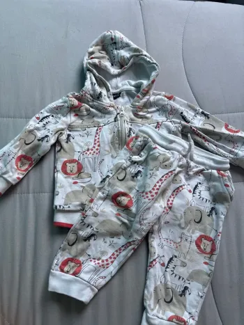 Ensemble jogging + gilet 2 ans
