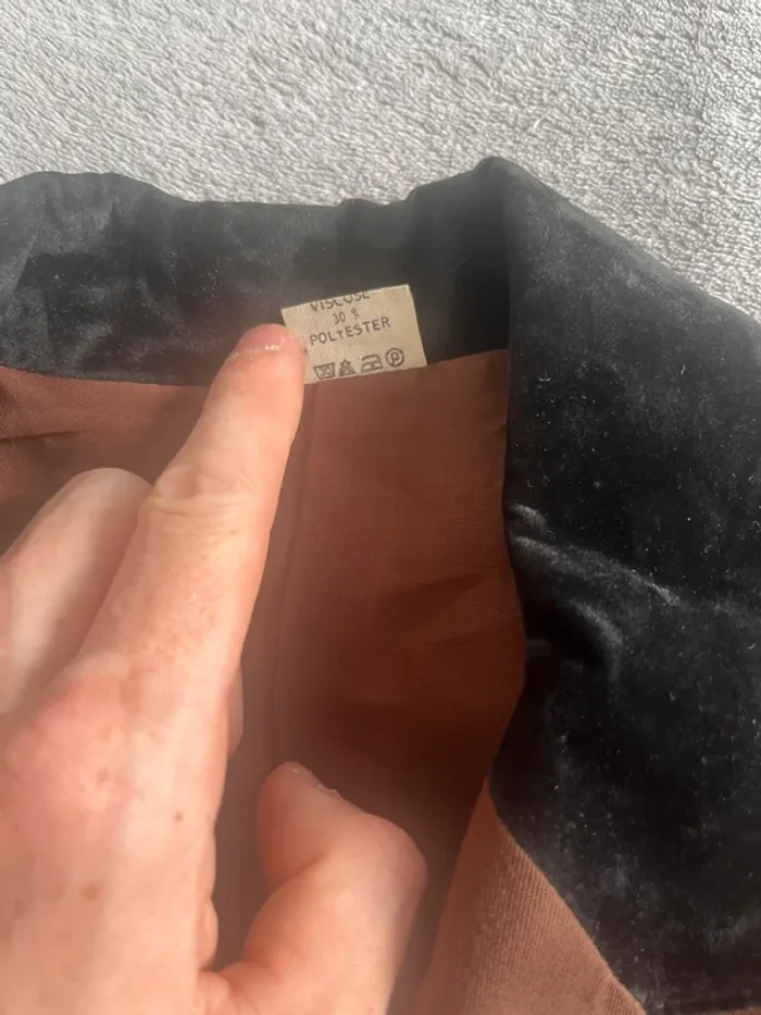 Veste courte vintage marron col velours noir – Fabriquée en France, détails uniques - photo numéro 4