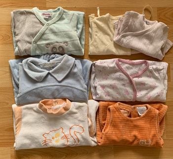 Lot pyjamas et brassières 0/1 mois