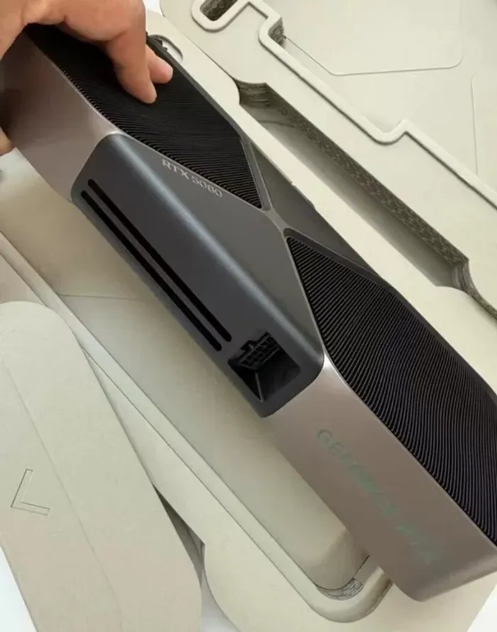 Carte graphique GeForce RTX 5090 FE Founders Edition - photo numéro 4