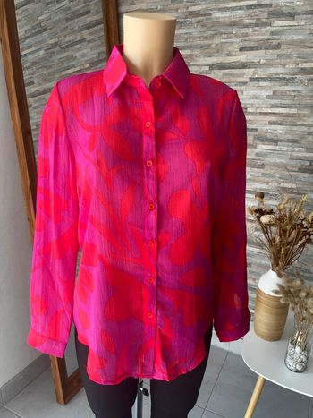 Chemise rouge et violette