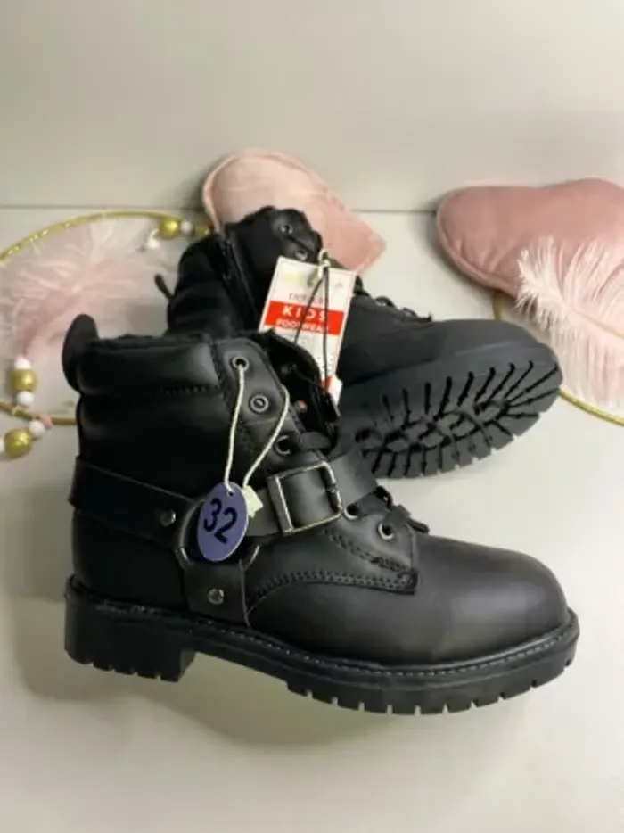 Bottines fourrées fille (neuf) - Taille 32 - photo numéro 2
