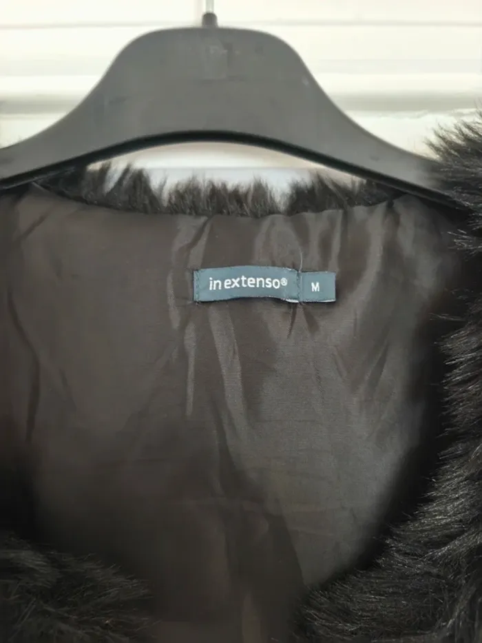 Gilet sans manches fausse fourrure noir – In Extenso T.M - photo numéro 2