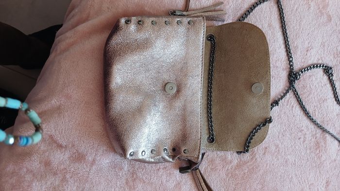 Pochette dorée très élégante. Neuve - photo numéro 3