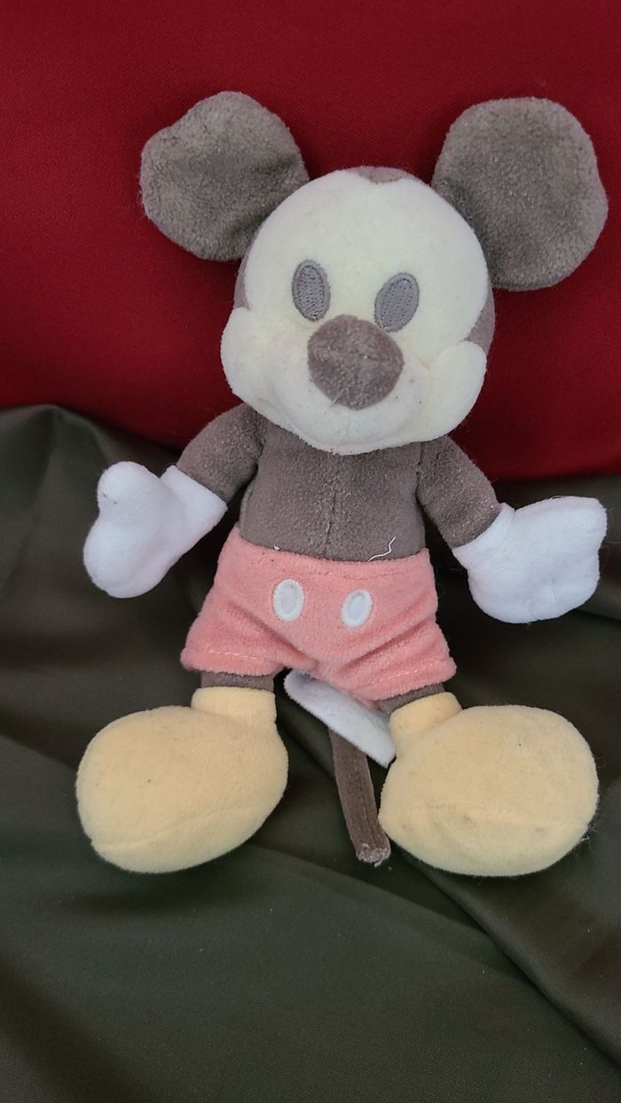 Doudou Disney mickey assis noir short rose