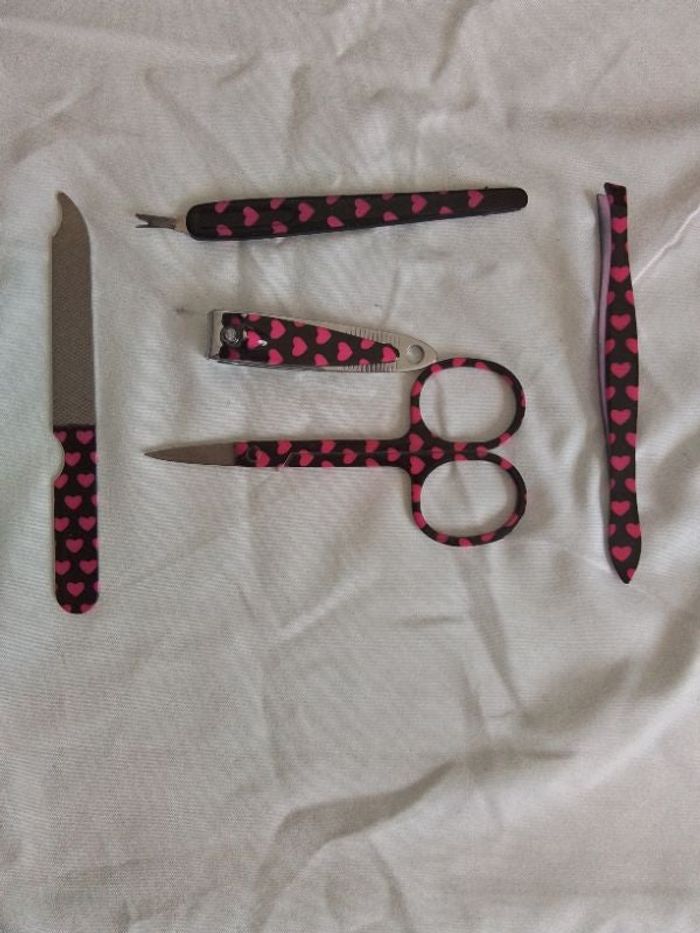 LOT D' ACCESSOIRES DE MANUCURE