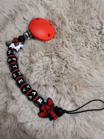 Attache tétine Dead pool