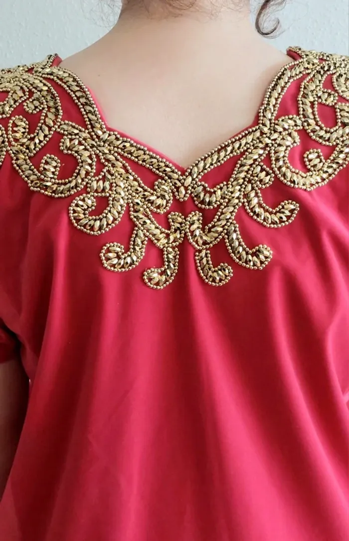 Robe de soirée traditionnelle Caftan en velours rose fuchsia broderies dorées 💖 - photo numéro 7