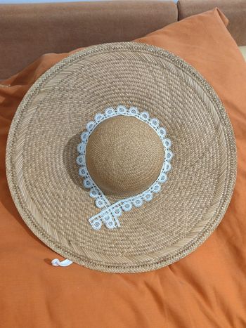 Grand chapeau de paille sombrero avec dentelle beige