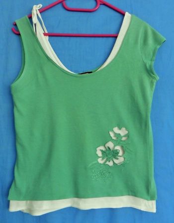 T shirt vert et creme. Ten & co. Coton. Taille 38