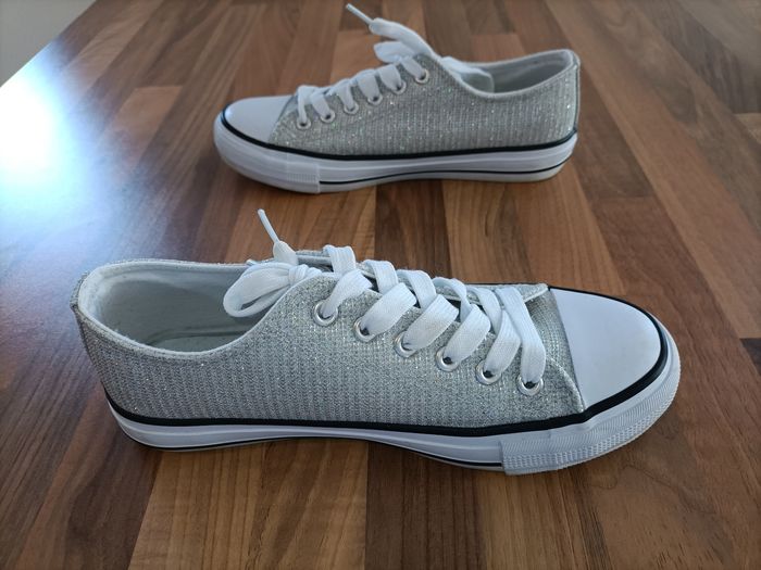 Chaussures 36 type converses blanc et argenté à paillettes - photo numéro 4
